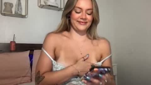 Snapshot of thecamilarhodes chatting on 06-20-26, 10:56 thecamilarhodes online show from 06-20-26, 10:56