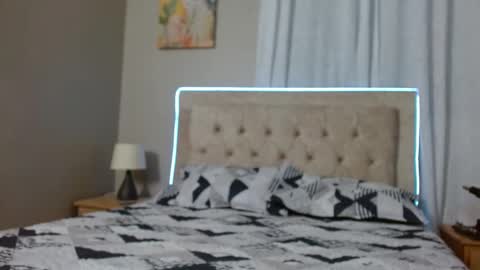 TheChicaNextDoor  online show from 11-28-25, 11:18