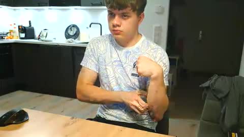 thecuteguy144949 online show from 11-03-25, 08:32