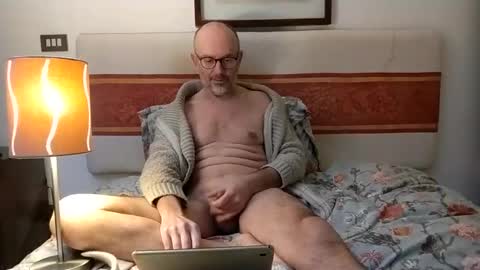 Snapshot of thedeardaddy chatting on 02-19-25, 04:33 Venice man online show from 02-19-25, 04:33