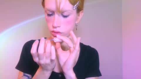 Yolanda online show from 11-22-25, 03:44