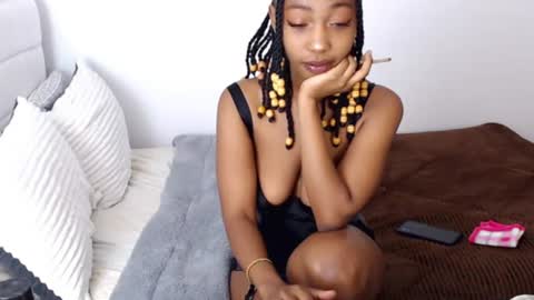 Snapshot of thee_habibah chatting on 06-23-26, 10:35 Habibah online show from 06-23-26, 10:35