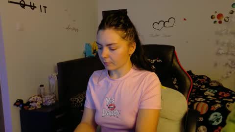 TheFarmergirl online show from 11-18-25, 06:56