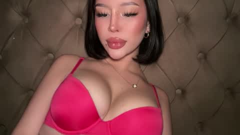 Elle  dont forget to folloW me and thumbs up online show from 03-27-26, 01:44