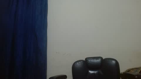 Snapshot of thehousedog chatting on 07-16-26, 01:28 thehousedog online show from 07-16-26, 01:28