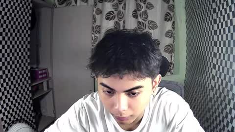 Snapshot of thehugecomeback chatting on 12-04-24, 10:35 Xerxis online show from 12-04-24, 10:35