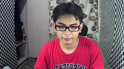 Snapshot of thehugecomeback chatting on 12-10-24, 09:44 Xerxis online show from 12-10-24, 09:44