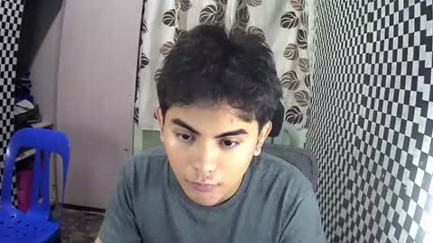 Snapshot of thehugecomeback chatting on 12-19-24, 09:29 Xerxis online show from 12-19-24, 09:29