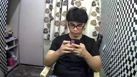 Snapshot of thehugecomeback chatting on 01-10-25, 11:22 Xerxis online show from 01-10-25, 11:22