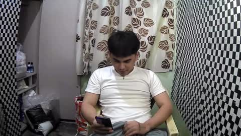 Snapshot of thehugecomeback chatting on 01-21-25, 04:58 Xerxis online show from 01-21-25, 04:58