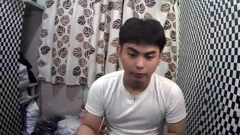 Snapshot of thehugecomeback chatting on 02-03-25, 06:39 Xerxis online show from 02-03-25, 06:39