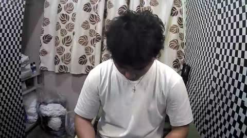 Snapshot of thehugecomeback chatting on 02-05-25, 07:20 Xerxis online show from 02-05-25, 07:20