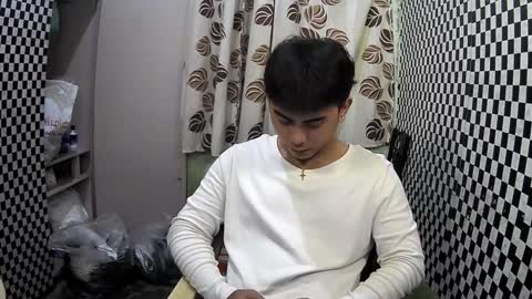 Snapshot of thehugecomeback chatting on 02-06-25, 11:37 Xerxis online show from 02-06-25, 11:37