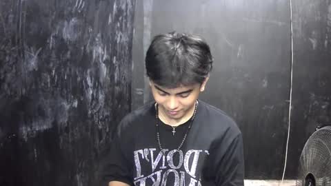 Snapshot of thehugecomeback chatting on 02-18-25, 12:28 Xerxis online show from 02-18-25, 12:28