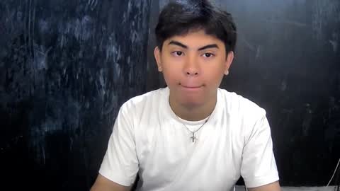 Snapshot of thehugecomeback chatting on 03-01-25, 06:13 Xerxis online show from 03-01-25, 06:13