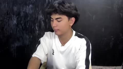 Snapshot of thehugecomeback chatting on 03-02-25, 06:40 Xerxis online show from 03-02-25, 06:40