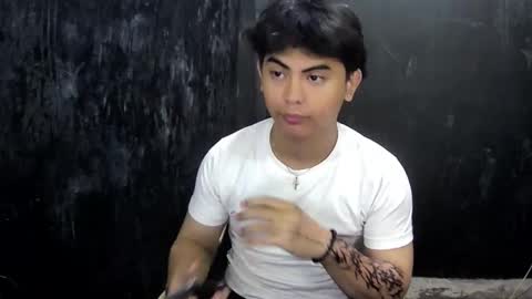 Snapshot of thehugecomeback chatting on 03-03-25, 12:05 Xerxis online show from 03-03-25, 12:05