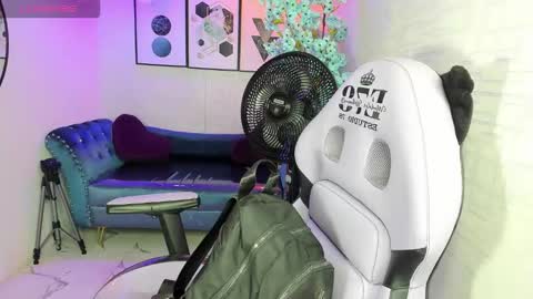 Theia  online show from 12-18-25, 12:33