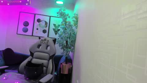 Theia  online show from 03-30-26, 12:39