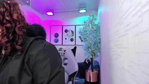 Theia  online show from 04-14-26, 12:55