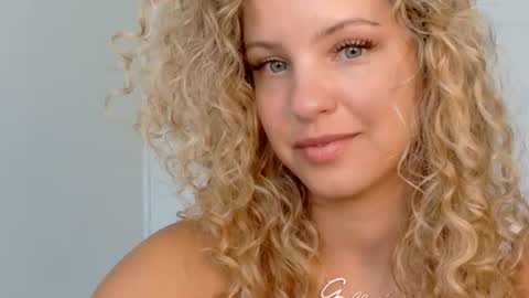 Snapshot of theislandgirl chatting on 06-17-26, 09:16 Lily Marie online show from 06-17-26, 09:16
