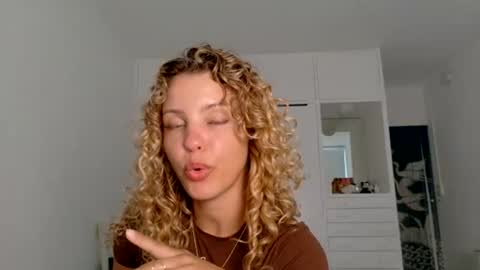 Snapshot of theislandgirl chatting on 06-20-26, 09:28 Lily Marie online show from 06-20-26, 09:28