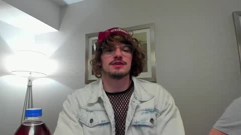Snapshot of thejohnnystone chatting on 04-08-26, 11:37 Johnny Stone online show from 04-08-26, 11:37