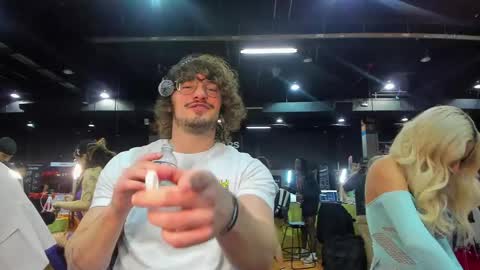 Snapshot of thejohnnystone chatting on 04-10-26, 09:52 Johnny Stone online show from 04-10-26, 09:52