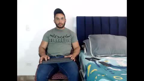 Snapshot of theking_david25 chatting on 06-08-26, 04:18 Ronny online show from 06-08-26, 04:18