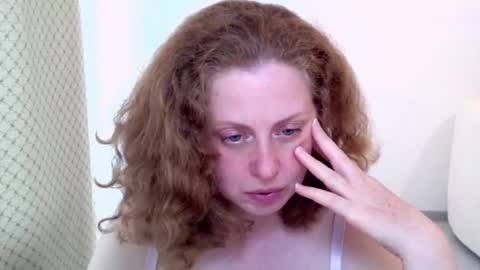 Snapshot of theladysblush chatting on 06-06-26, 09:25 Ella online show from 06-06-26, 09:25