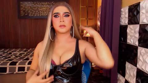 Snapshot of thelastdestroyerxx chatting on 03-09-26, 06:56 Paula online show from 03-09-26, 06:56