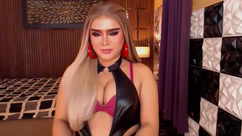 Snapshot of thelastdestroyerxx chatting on 03-15-26, 08:20 Paula online show from 03-15-26, 08:20