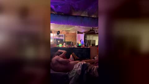 Snapshot of thelevelbelow chatting on 12-23-25, 05:27 thelevelbelow online show from 12-23-25, 05:27