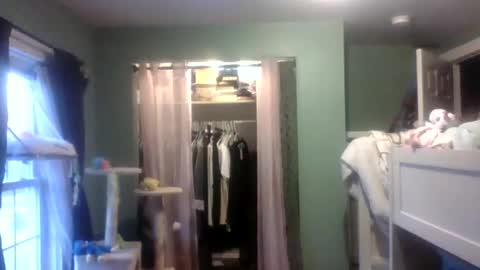 Little Bambii online show from 02-04-25, 09:52