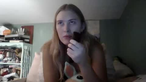 Little Bambii online show from 11-30-25, 09:08