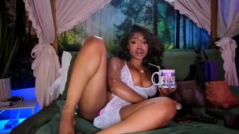 Snapshot of thelovelybrown chatting on 06-10-26, 03:55 thelovelybrown online show from 06-10-26, 03:55