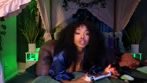 Snapshot of thelovelybrown chatting on 07-23-26, 12:57 thelovelybrown online show from 07-23-26, 12:57