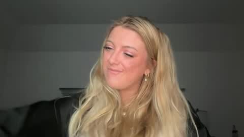 Ava online show from 07-08-26, 11:15