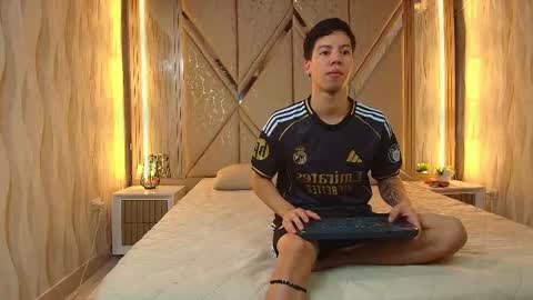 Snapshot of thepinkigirlxxx chatting on 09-20-25, 07:26 NaniKimandPetter online show from 09-20-25, 07:26