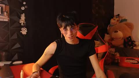 Matt independent model  online show from 05-12-26, 08:28