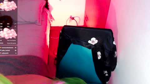 Sara online show from 01-10-25, 01:42