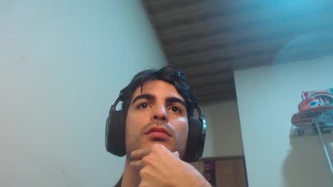 Santiago Enrique online show from 10-22-25, 05:30