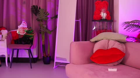 Snapshot of therealfallingangel chatting on 12-18-24, 07:41 Deea online show from 12-18-24, 07:41