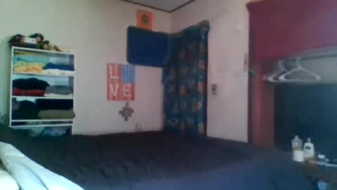 Snapshot of therealprimitive chatting on 09-14-25, 04:06 therealprimitive online show from 09-14-25, 04:06