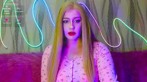 Snapshot of therosesweet chatting on 05-22-26, 08:36 Rose online show from 05-22-26, 08:36