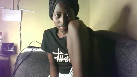 Snapshot of therry_heart chatting on 05-16-26, 05:37 hearty online show from 05-16-26, 05:37