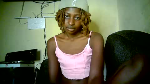 Snapshot of therry_heart chatting on 06-18-26, 05:08 hearty online show from 06-18-26, 05:08