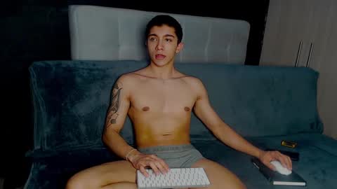 Snapshot of thesaint_xxx chatting on 09-09-25, 05:07 thesaint_xxx online show from 09-09-25, 05:07