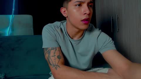 Snapshot of thesaint_xxx chatting on 09-27-25, 03:22 thesaint_xxx online show from 09-27-25, 03:22