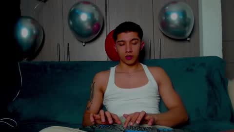 Snapshot of thesaint_xxx chatting on 10-04-25, 07:17 thesaint_xxx online show from 10-04-25, 07:17